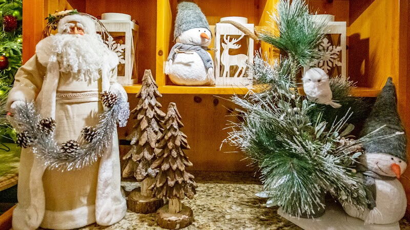 Peninsula Hotel Holiday Shoppe